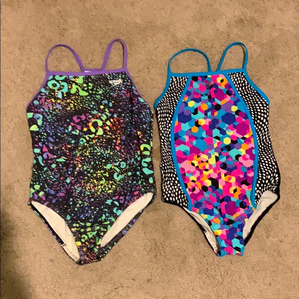 2 Girls Speedo Bathing Suits